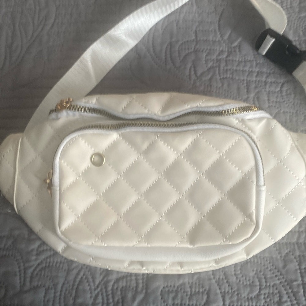 White Vegan belt bag!